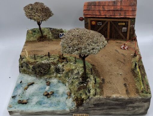 [DIORAMA] Tramo rallye de tierra con rio y taller (30 x 23 cms.) 1:43 ...